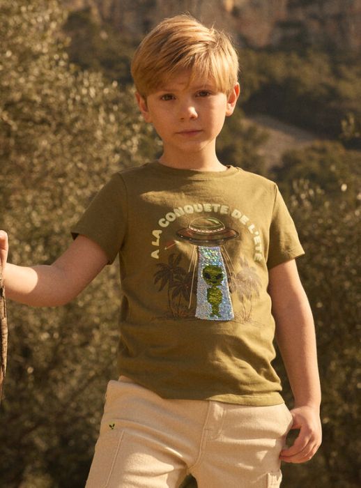 ТЕНИСКА С МОТИВ В ЦВЯТ КАКИ MLEOVNAGE 