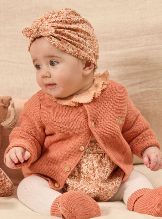 ПЛЕТЕНА ЖИЛЕТКА С КОПЧЕТА  ЗА БЕБЕ МОМИЧЕ NOLINA 