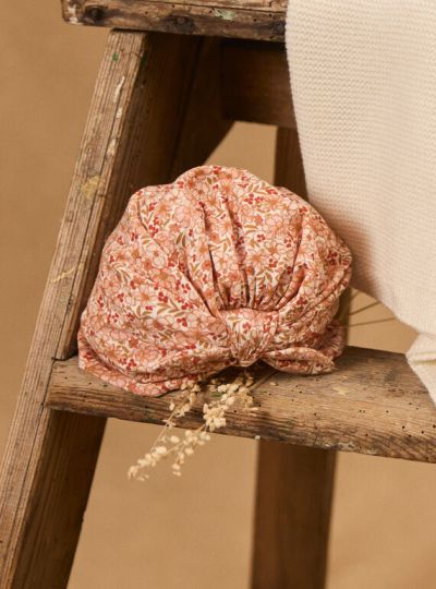 ШАПКА С ВЪЗЕЛ ЗА БЕБЕ МОМИЧЕ NOY 