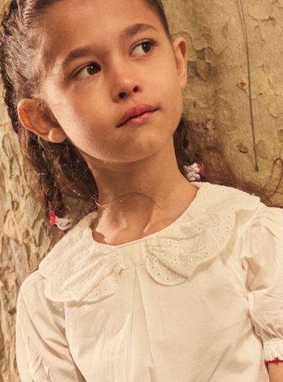 БЛУЗА ОТ ПОПЛИН С ЯКА С АНГЛИЙСКА БРОДЕРИЯ ЗА МОМИЧЕ NENOUETTE 