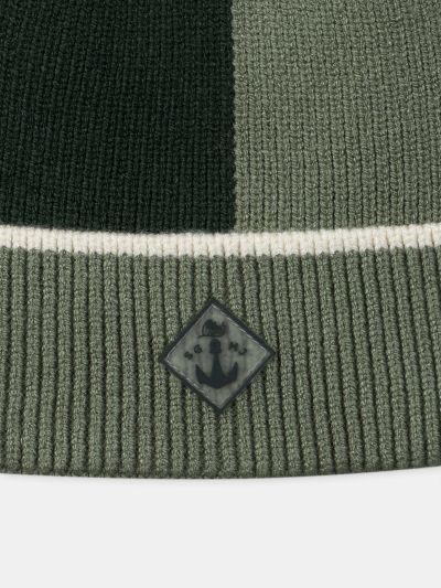  ПЛЕТЕНА ШАПКА ЗА МОМЧЕ  