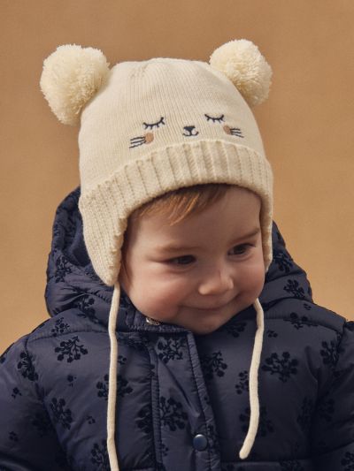 ПЛЕТЕНА ШАПКА ЗА БЕБЕ МОМИЧЕ