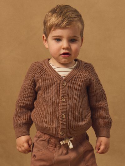 ПЛЕТЕНА ЖИЛЕТКА ЗА БЕБЕ МОМЧЕ 