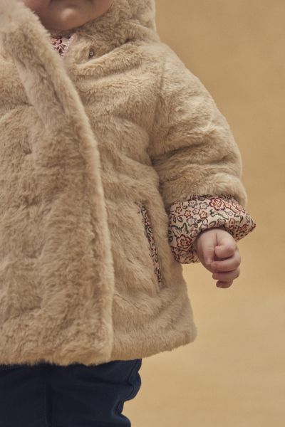 ДВУЛИЦЕВО ЯКЕ С КАЧУЛКА И ДЕСЕН 