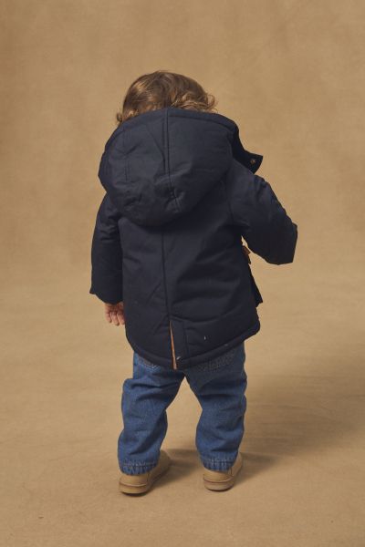 ВОДОУСТОЙЧИВА ПАРКА С КАЧУЛКА  