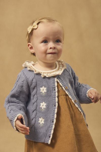 ЖИЛЕТКА С ФЛОРАЛНА БРОДЕРИЯ ЗА БЕБЕ МОМИЧЕ 