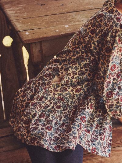 Кадифена рокля с флорален принт за момиче