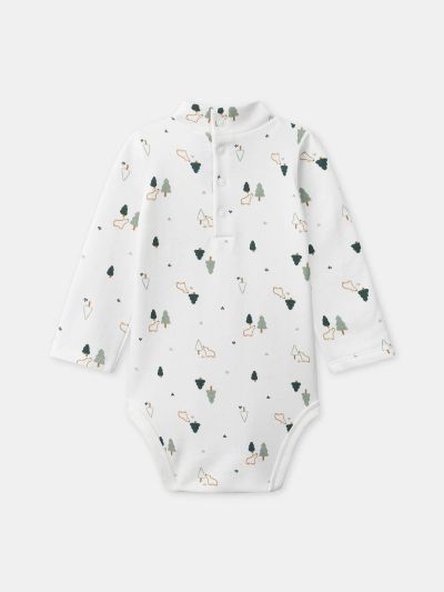 Бяло боди с принт на елхи и животни и яка за бебе момче