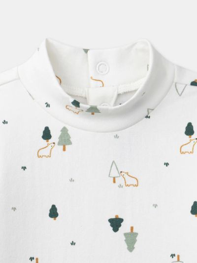 Бяло боди с принт на елхи и животни и яка за бебе момче