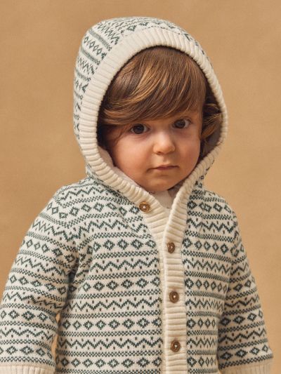 Топла плетена жилетка с качулка за бебе момче