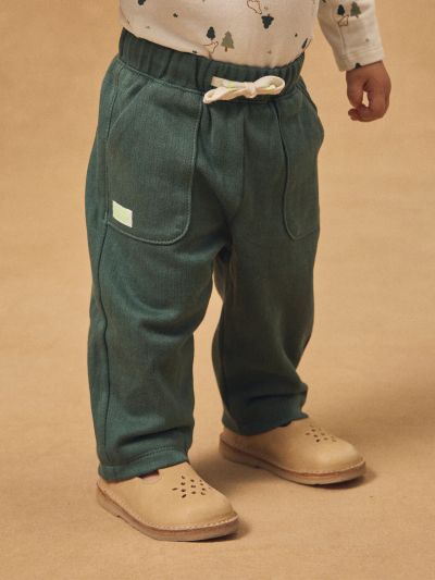 Зелени панталони за бебе момче