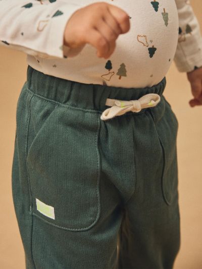 Зелени панталони за бебе момче