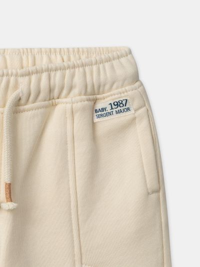 Бежов панталон за бебе момче