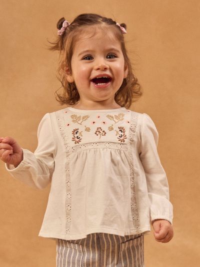 Екрю блуза с бродирани цветя за бебе момиче