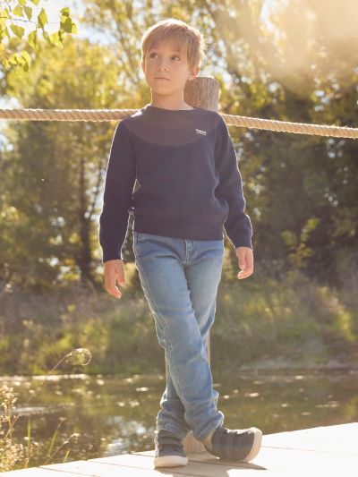Тъмносин двулицев пуловер за момче – едноцветен или с бели райета