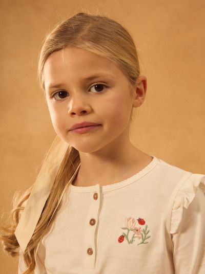 ПИЖАМА С ВОЛАНИ И РАЙЕТА ЗА МОМИЧЕ