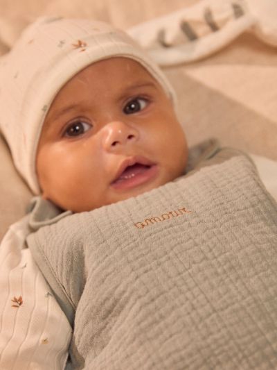 СИНКАВО-СИВ БЕБЕШКИ СПАЛЕН ЧУВАЛ ЗА НОВОРОДЕНО