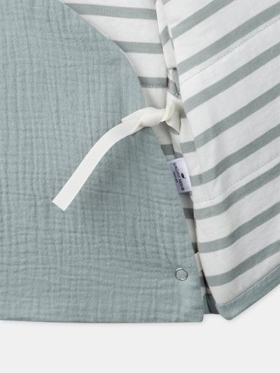 БЕБЕШКО ЯКЕ С КАЧУЛКА ЗА НОВОРОДЕНО МОМЧЕ