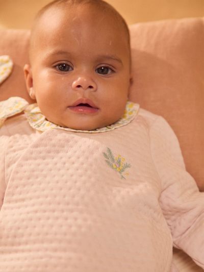 Комплект за новородено момиче: горнище и розов панталон + спален комплект