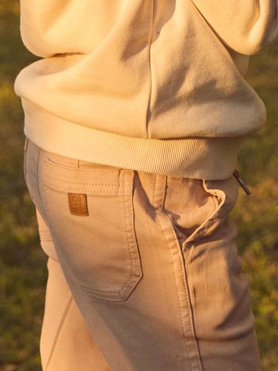 БЕЖОВ ПАНТАЛОН ЗА МОМЧЕ