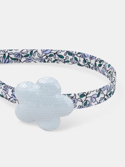 ЛЕНТА ЗА КОСА ОТ ПЛАТ С ФЛОРАЛЕН ПРИНТ И ПАЙЕТИ ЗВЕЗДА ЗА МОМИЧЕ