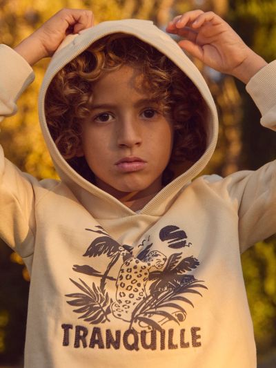 БЕЖОВ СУИЧЪР С КАЧУЛКА ЗА МОМЧЕ