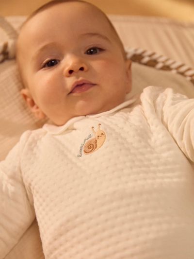 КОМПЛЕКТ БЛУЗА + ЕКРЮ ПАНТАЛОН + ОДЕЯЛЦЕ С ПРИНТ ОХЛЮВ – НОВОРОДЕНО