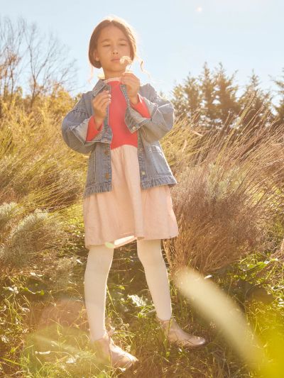 ДЪНКОВО ЯКЕ С БРОДЕРИЯ „M“ ЗА МОМИЧЕ